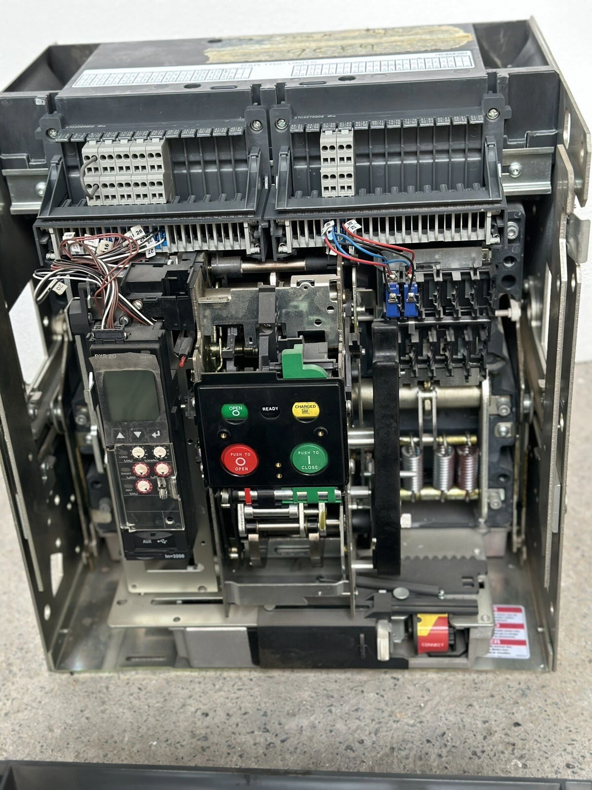 EATON IZMX40N, 3-POLE, 3200 A, WITHDRAWABLE 183601